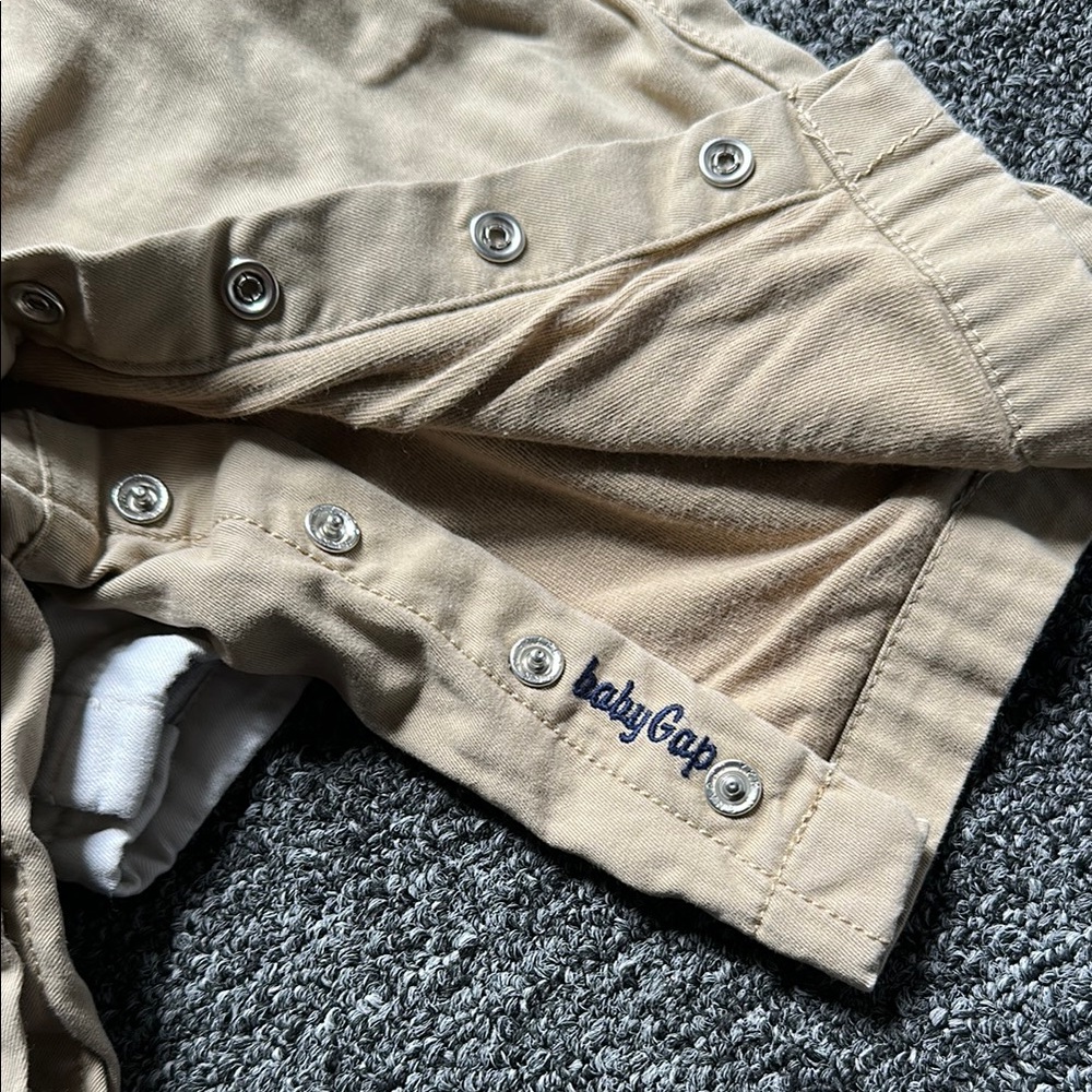 Baby Gap - Set of light and dark khaki pants - Picture 2 of 4